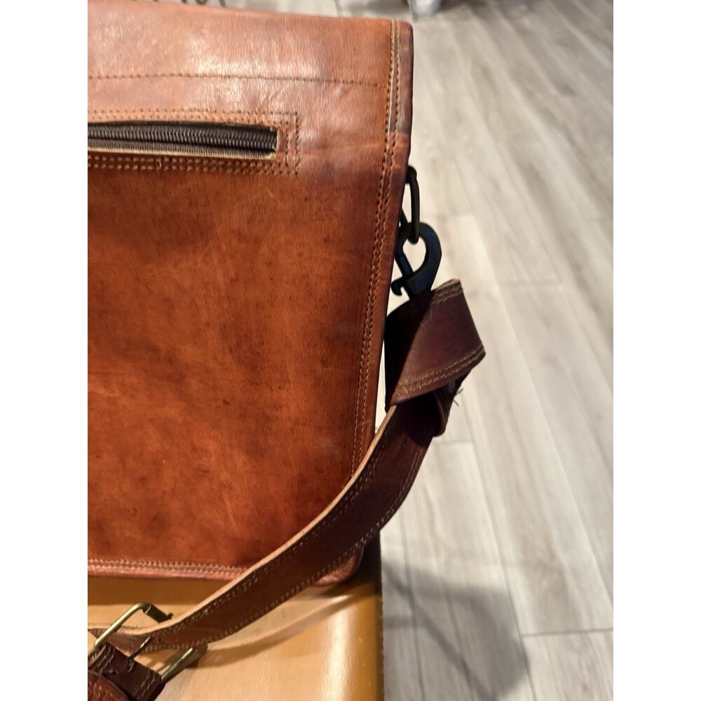 Men's Brown Messenger Bag Buckle Closure Crossbody Strap Lined Pockets - Picture 9 of 13
